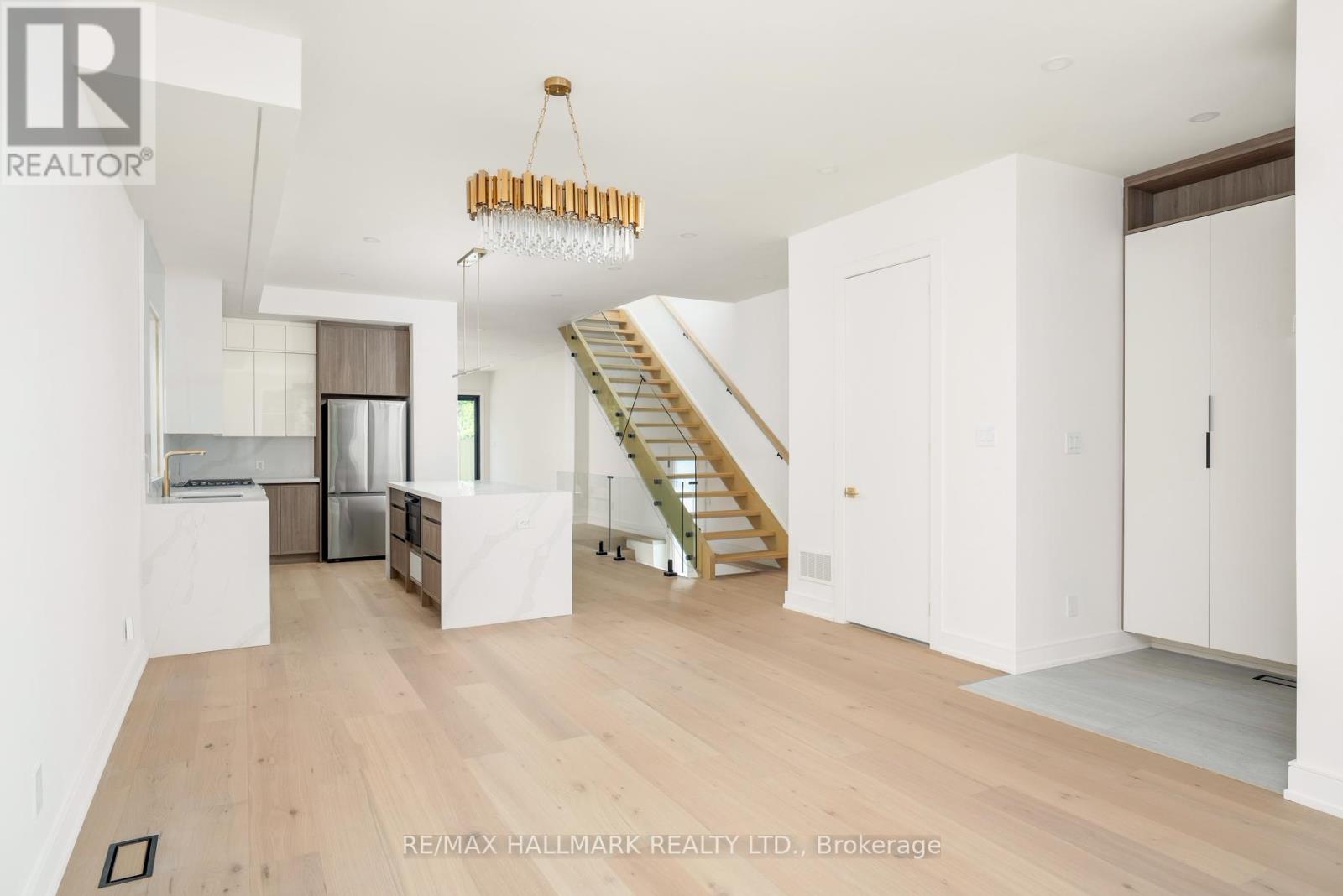 Photo 7 of 104 Newcastle Street, Toronto ON