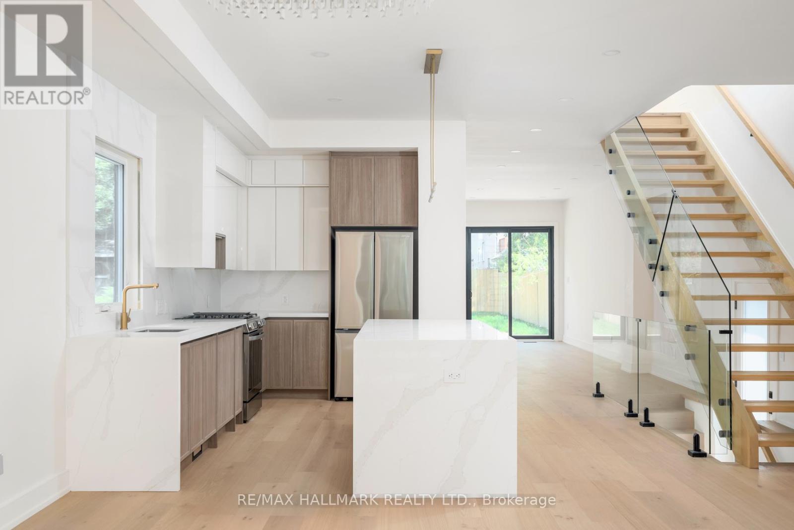 Photo 8 of 104 Newcastle Street, Toronto ON