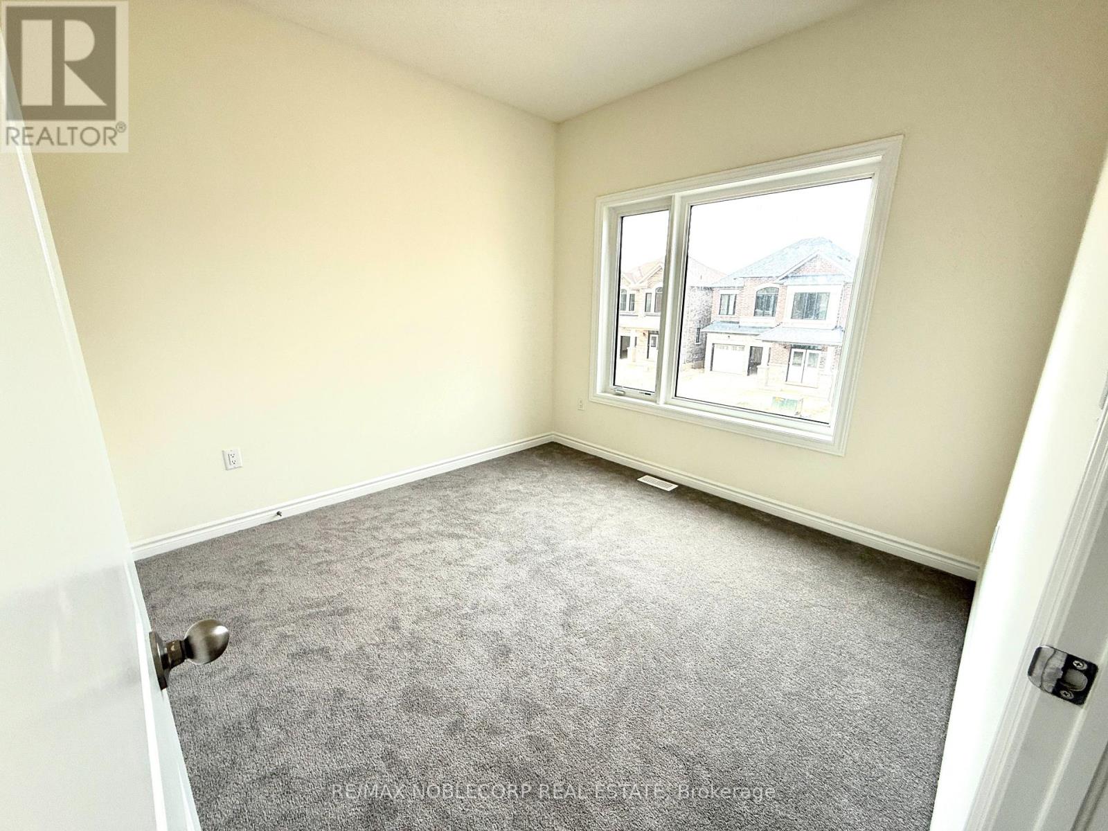 Photo 1 of 45 Arnold Circle, Brampton ON
