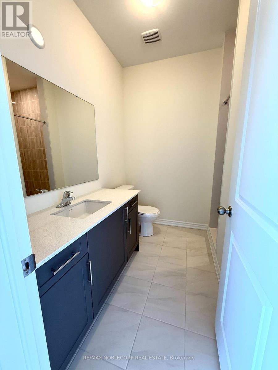 Photo 2 of 45 Arnold Circle, Brampton ON