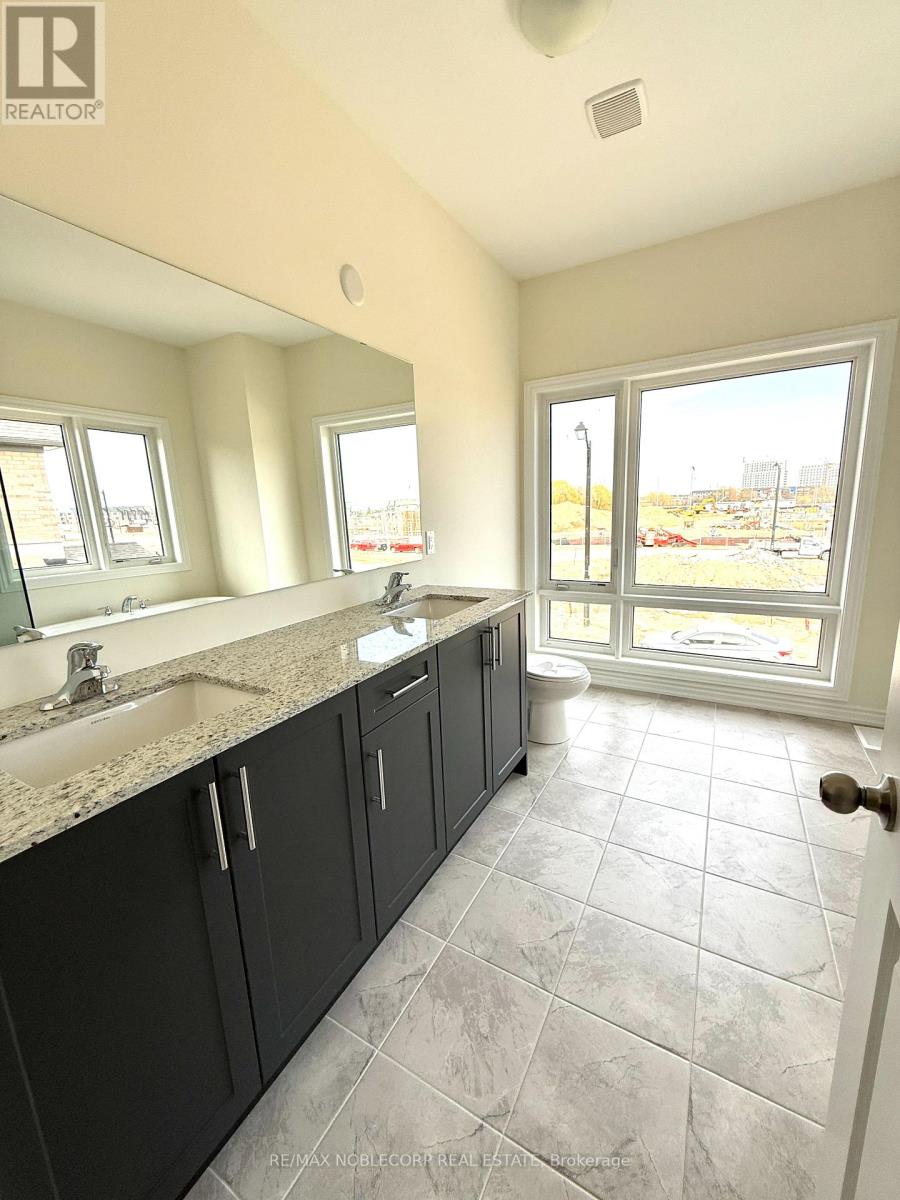 Photo 6 of 45 Arnold Circle, Brampton ON