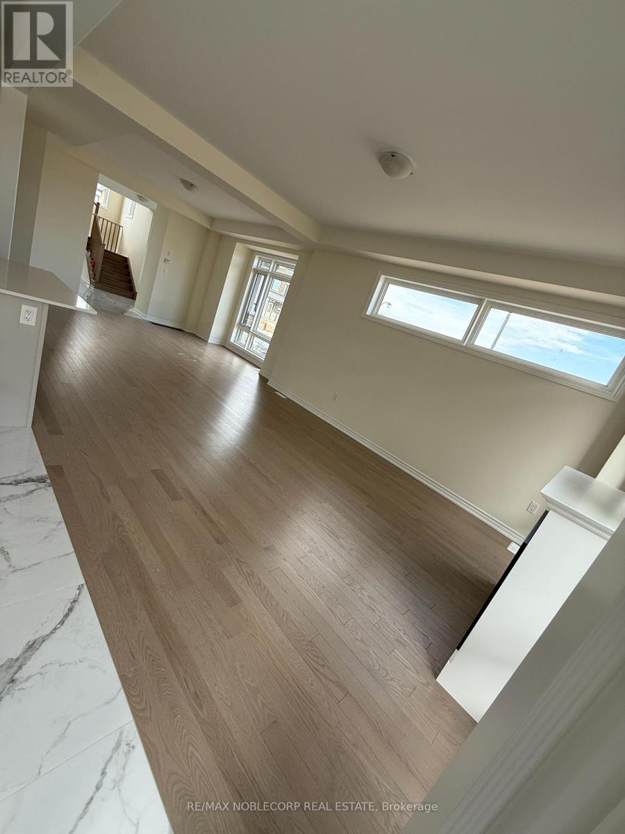 Photo 12 of 45 Arnold Circle, Brampton ON