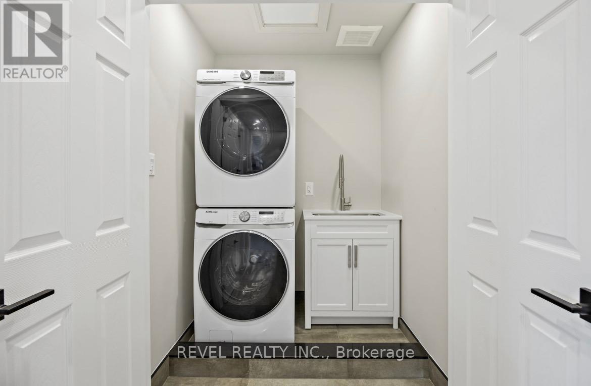Photo 13 of Main 19 Masters Green Crescent, Brampton ON