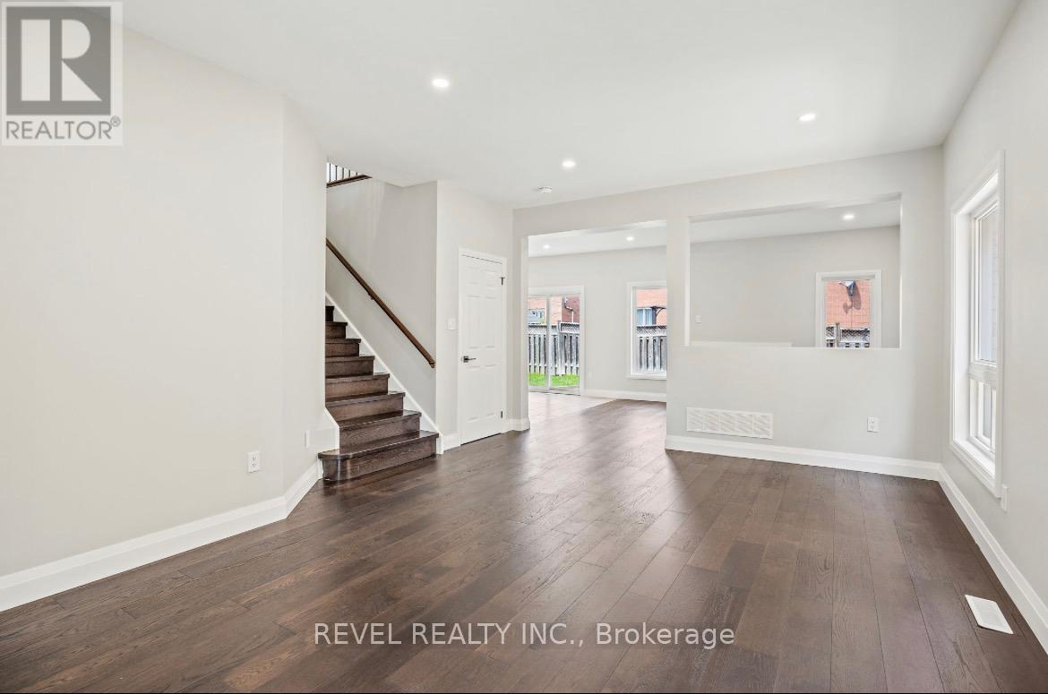 Photo 3 of Main 19 Masters Green Crescent, Brampton ON