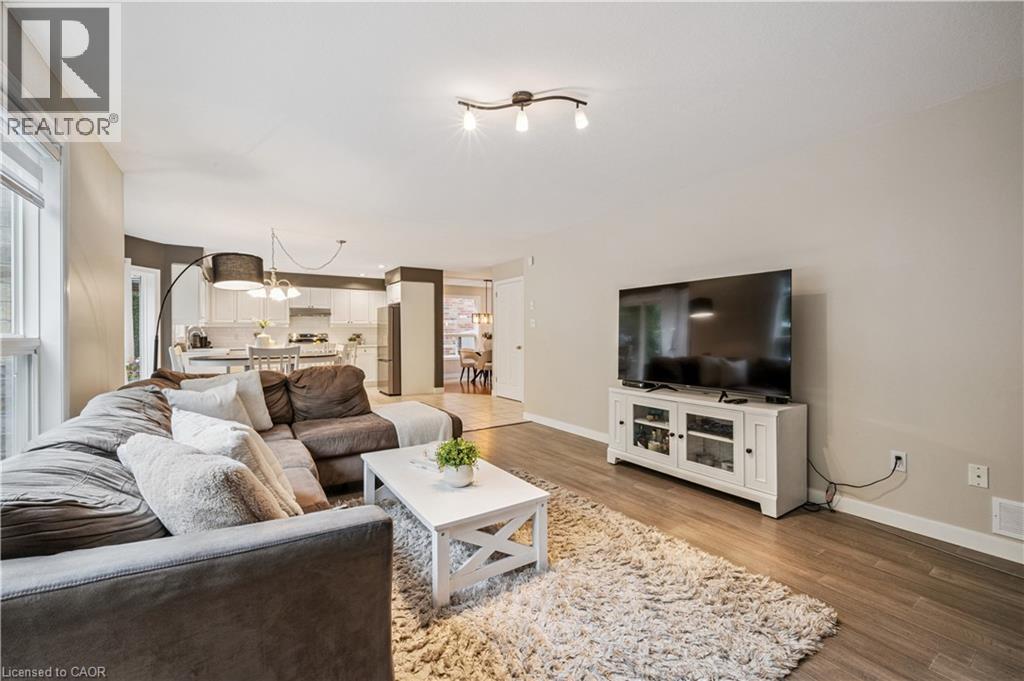 Photo 10 of 533 Rush Meadow Crescent, Kitchener ON