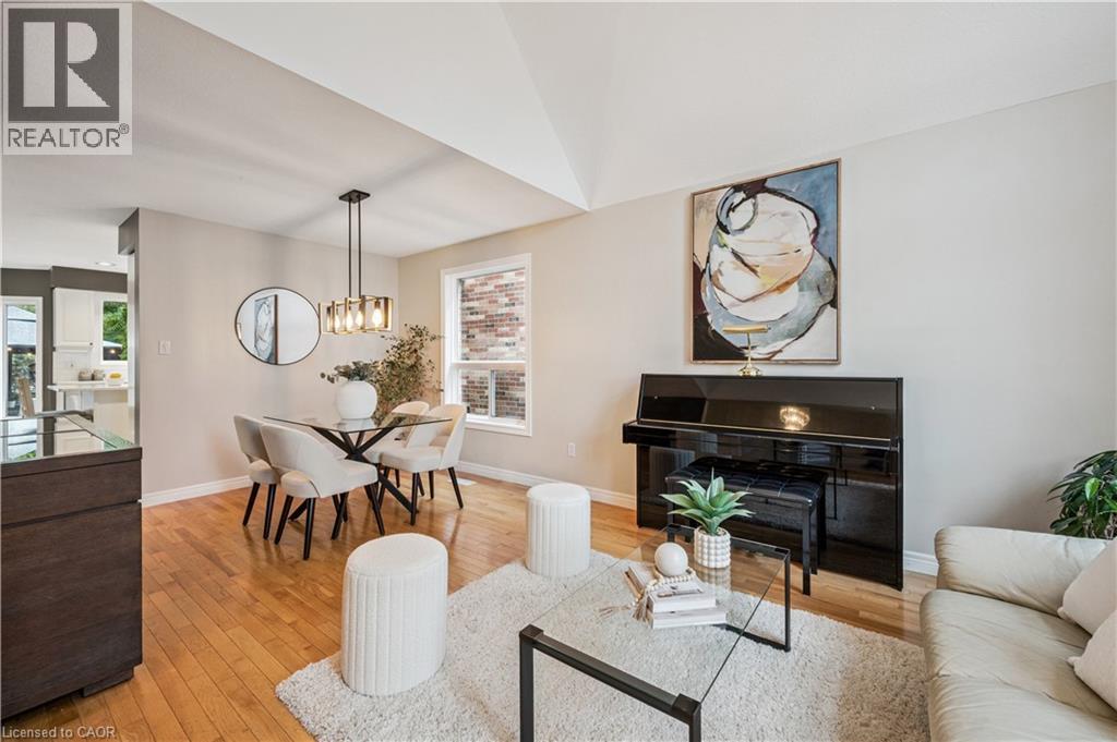Photo 5 of 533 Rush Meadow Crescent, Kitchener ON