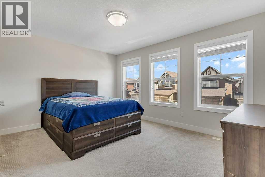 Photo 8 of 233 Kingsbury Close Se, Airdrie AB