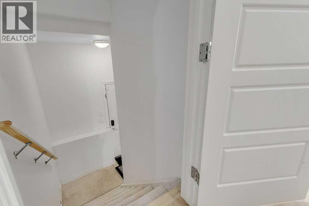 Photo 7 of 233 Kingsbury Close Se, Airdrie AB