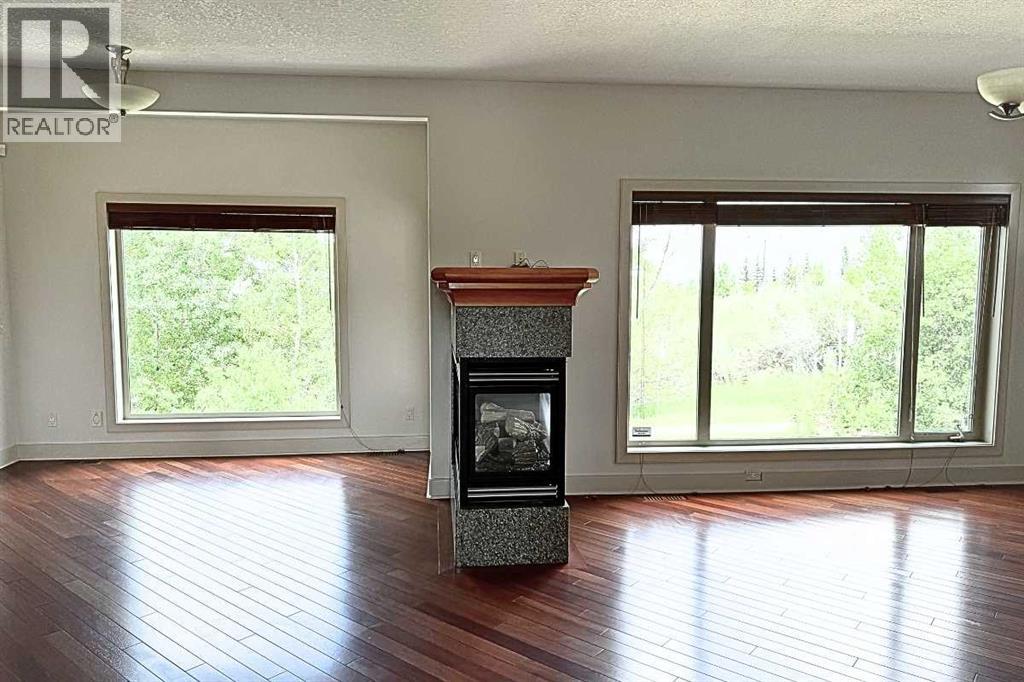 Photo 3 of 31 Cougarstone Point Sw, Calgary AB