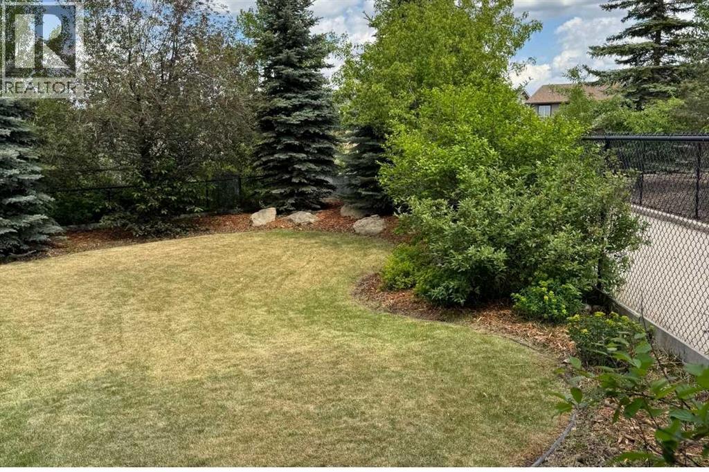 Photo 18 of 31 Cougarstone Point Sw, Calgary AB
