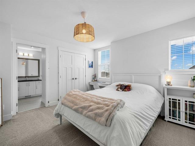 Photo 14 of 2136 164 A Street, Surrey BC