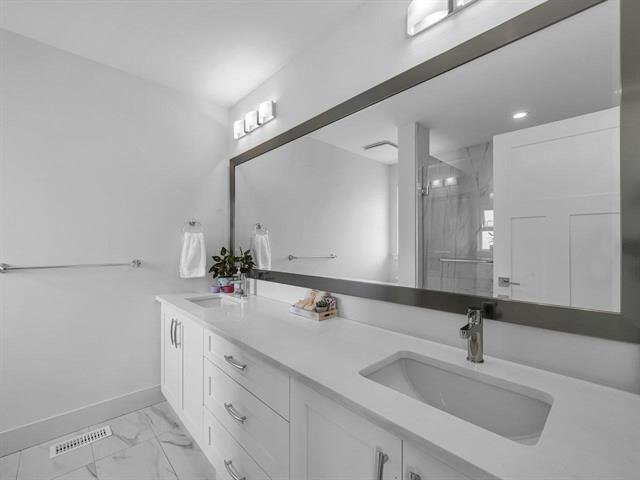Photo 15 of 2136 164 A Street, Surrey BC
