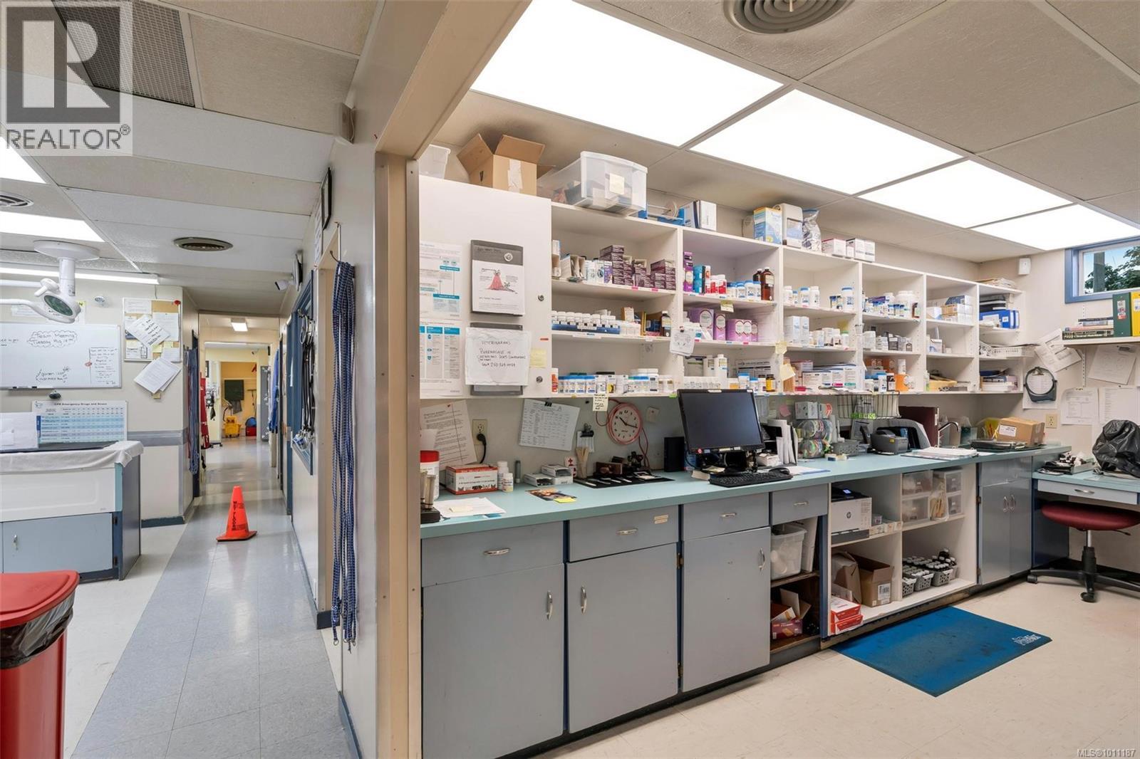 1057+1033 Canada Ave, Duncan