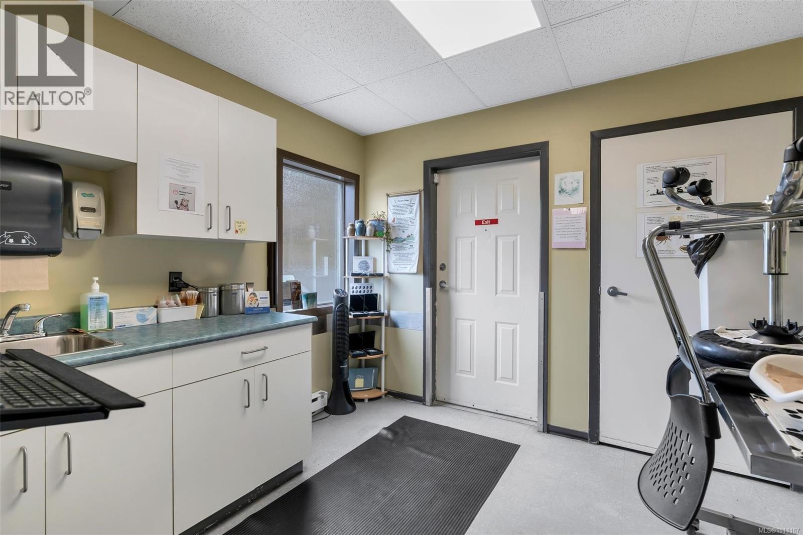 1057+1033 Canada Ave, Duncan