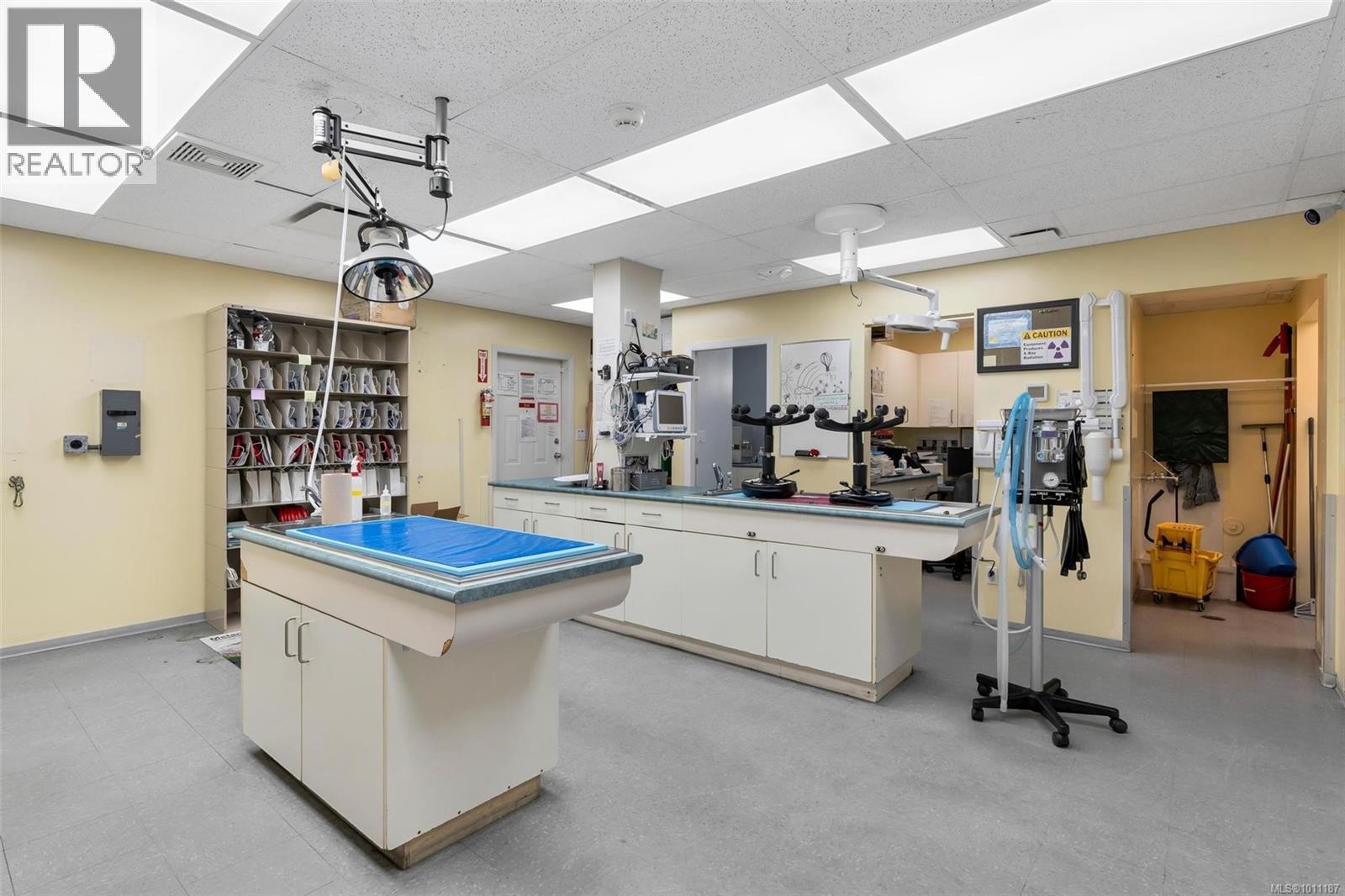 1057+1033 Canada Ave, Duncan