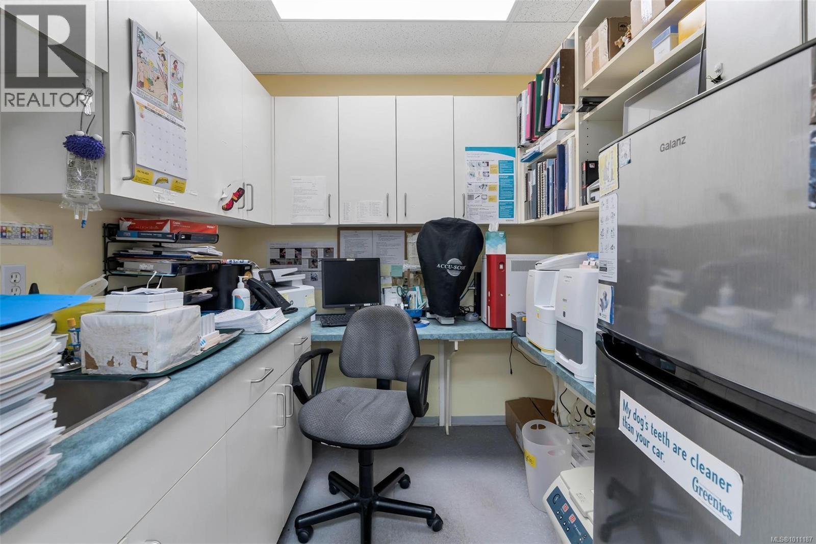 1057+1033 Canada Ave, Duncan