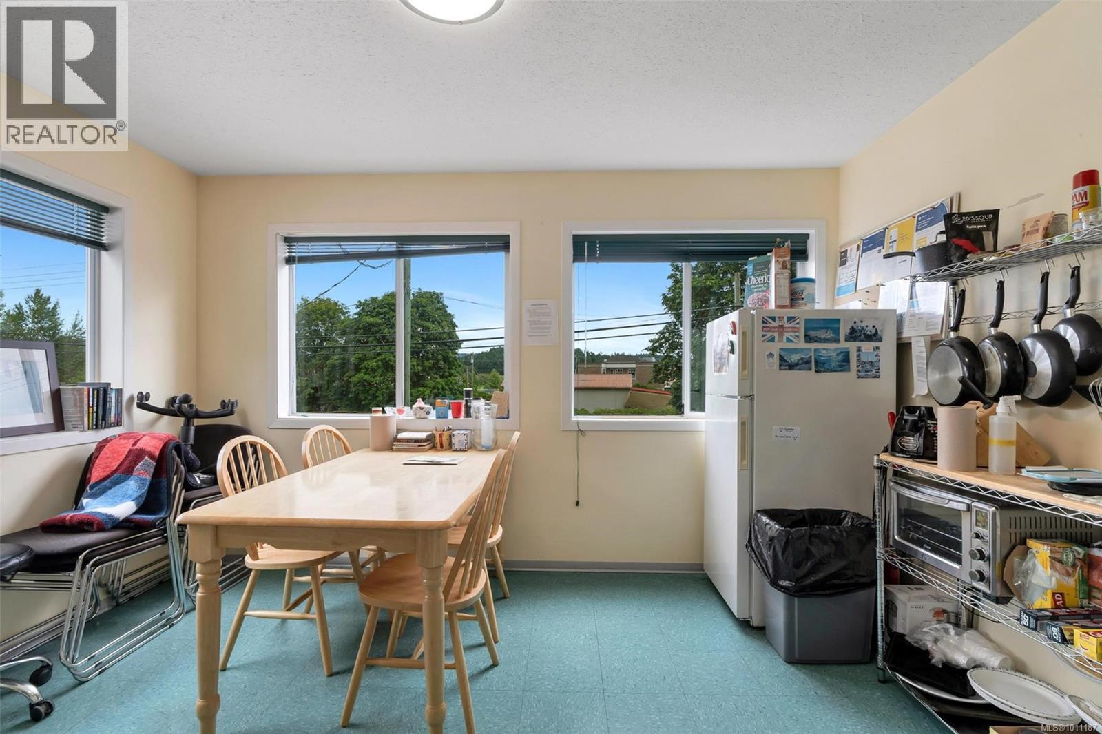 1057+1033 Canada Ave, Duncan