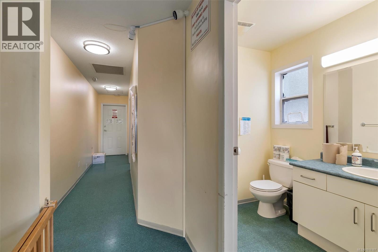 1057+1033 Canada Ave, Duncan