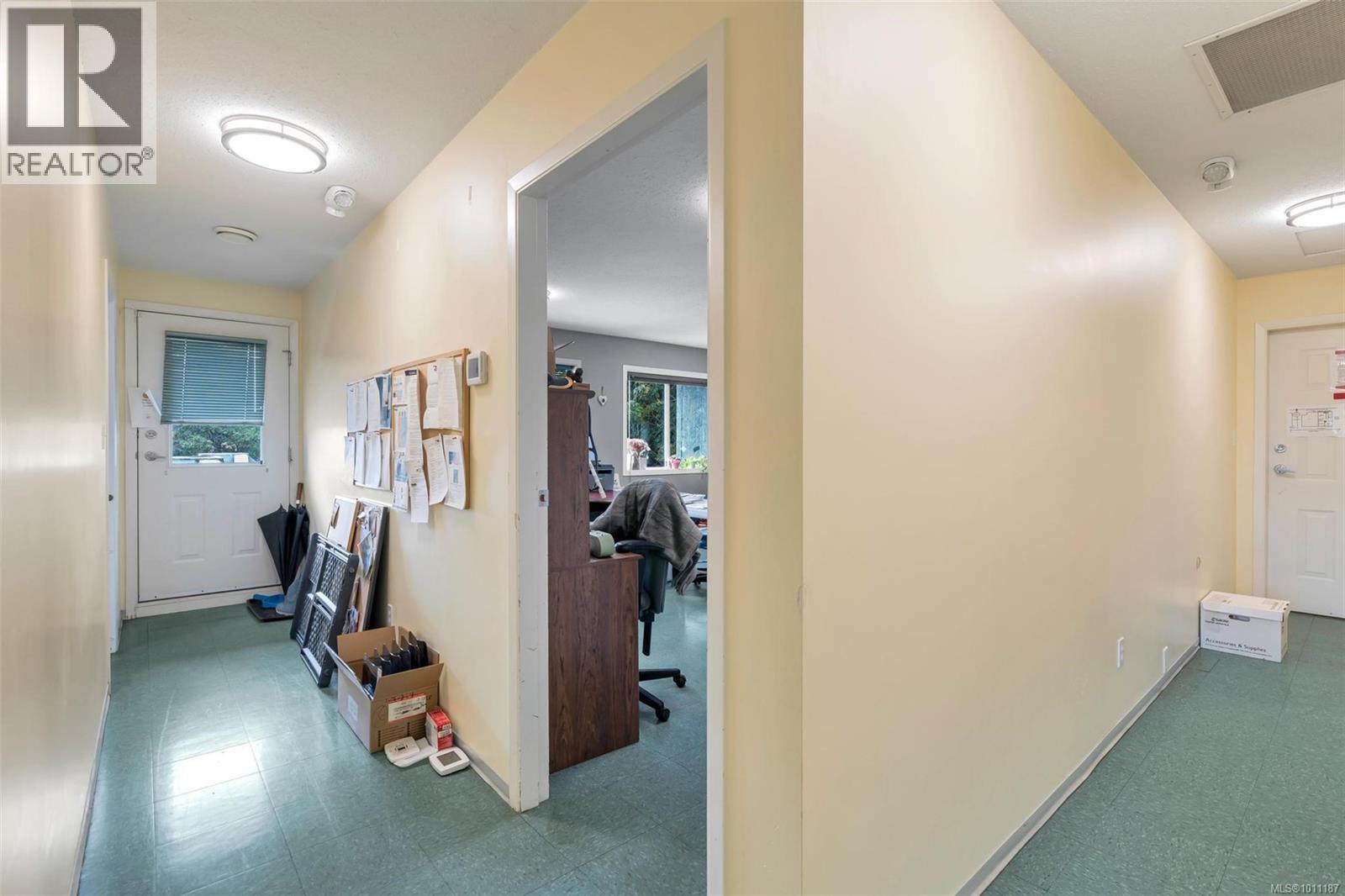 1057+1033 Canada Ave, Duncan