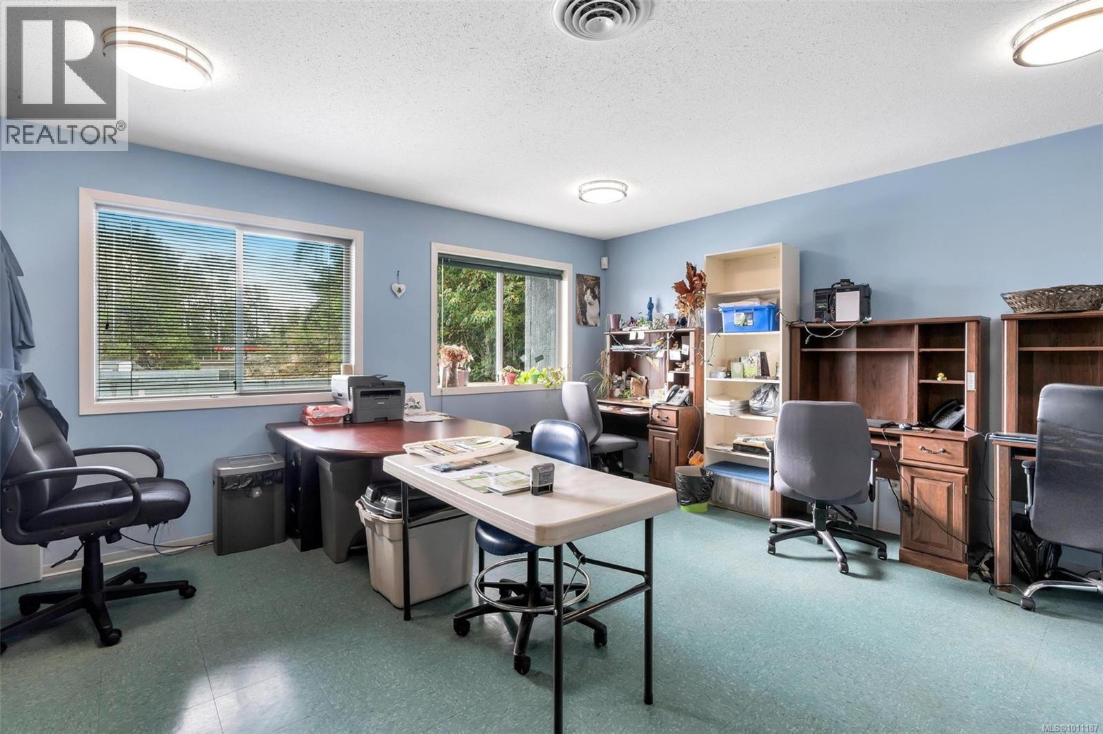 1057+1033 Canada Ave, Duncan