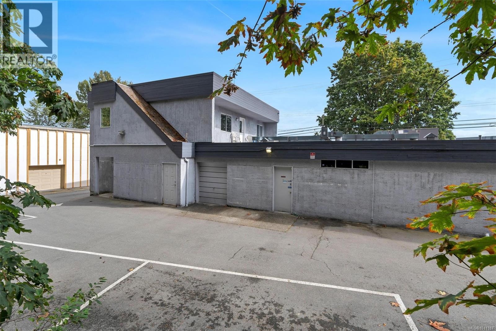 1057+1033 Canada Ave, Duncan
