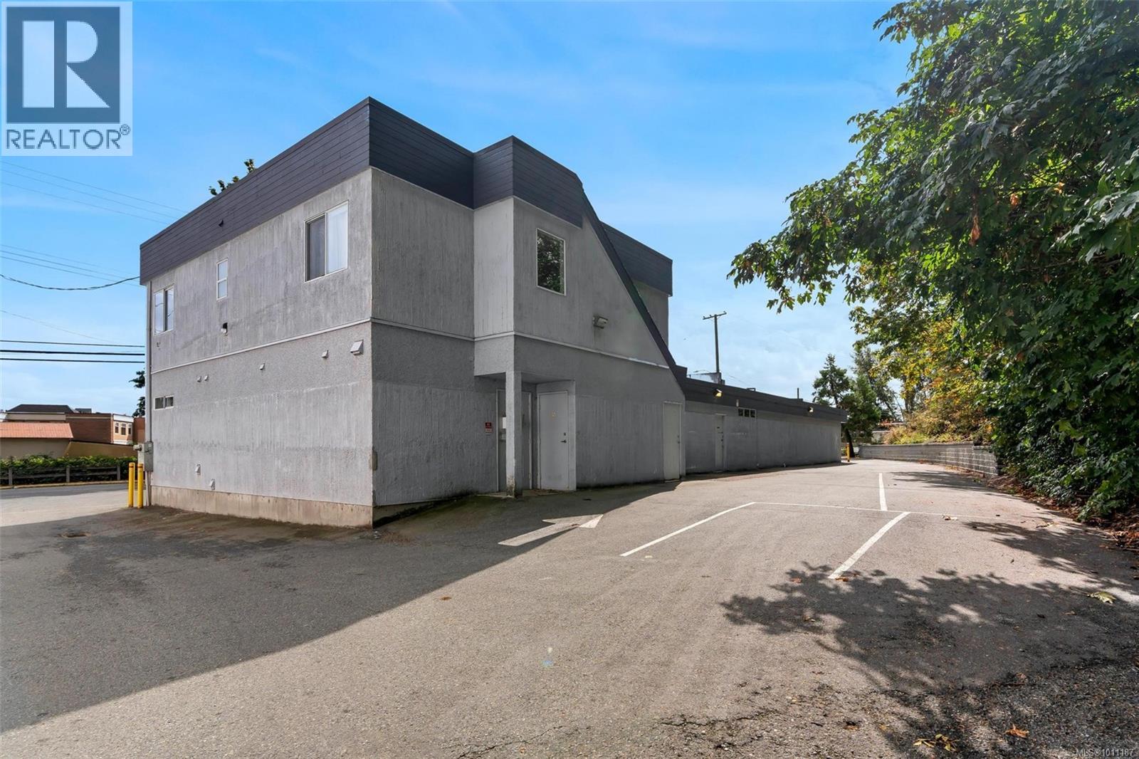 1057+1033 Canada Ave, Duncan