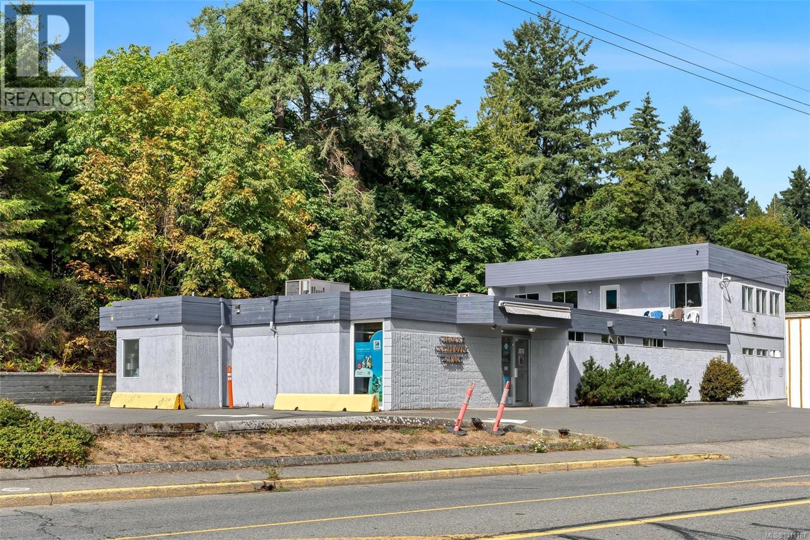 1057+1033 Canada Ave, Duncan