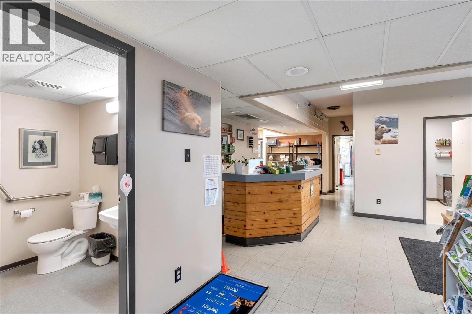 1057+1033 Canada Ave, Duncan