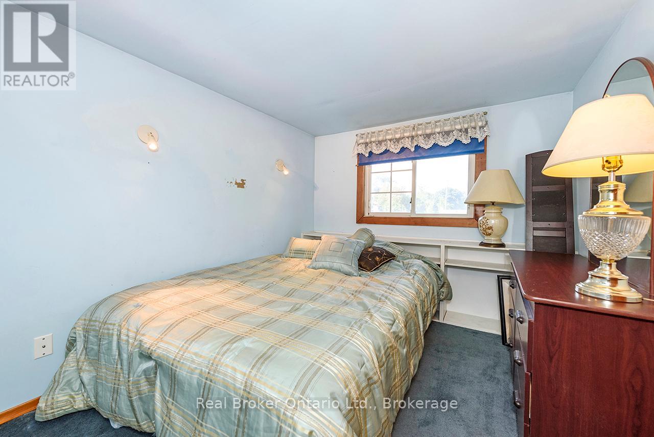 Photo 11 of 58 Fourth Avenue, Cambridge ON