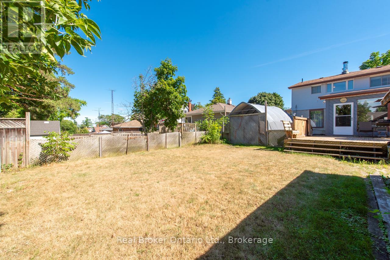 Photo 17 of 58 Fourth Avenue, Cambridge ON