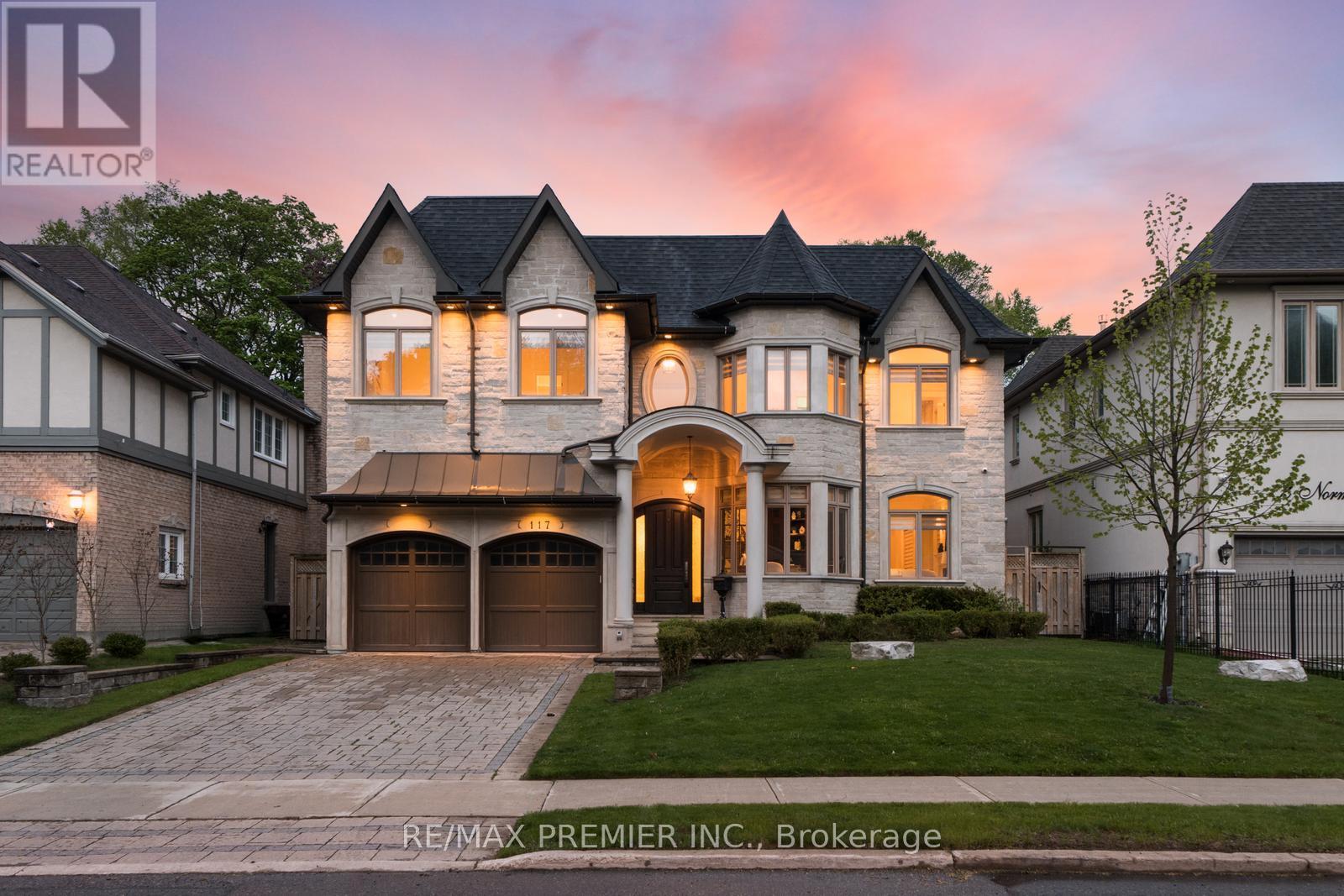 Photo 16 of 117 Upper Canada Drive, Toronto ON