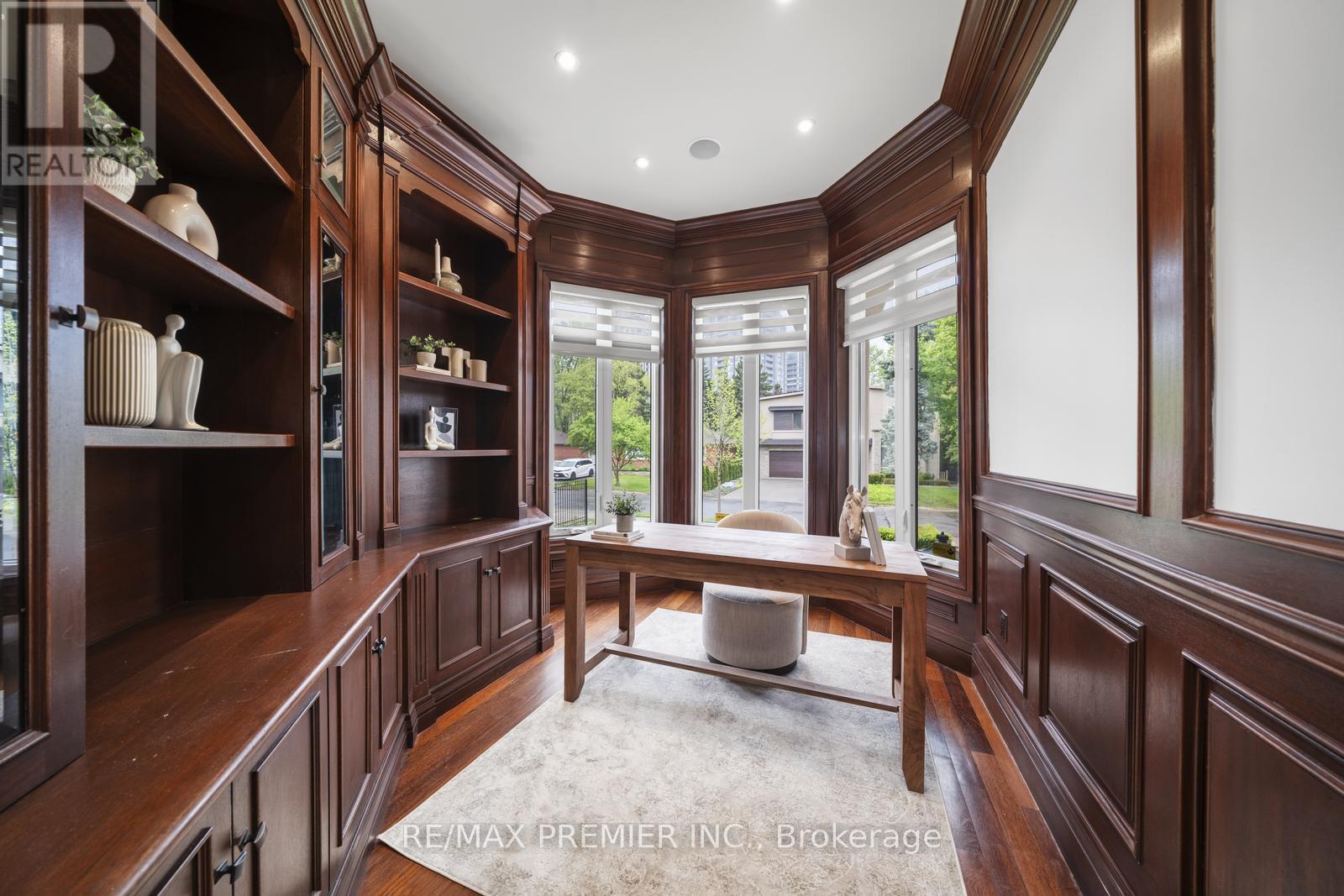 Photo 3 of 117 Upper Canada Drive, Toronto ON