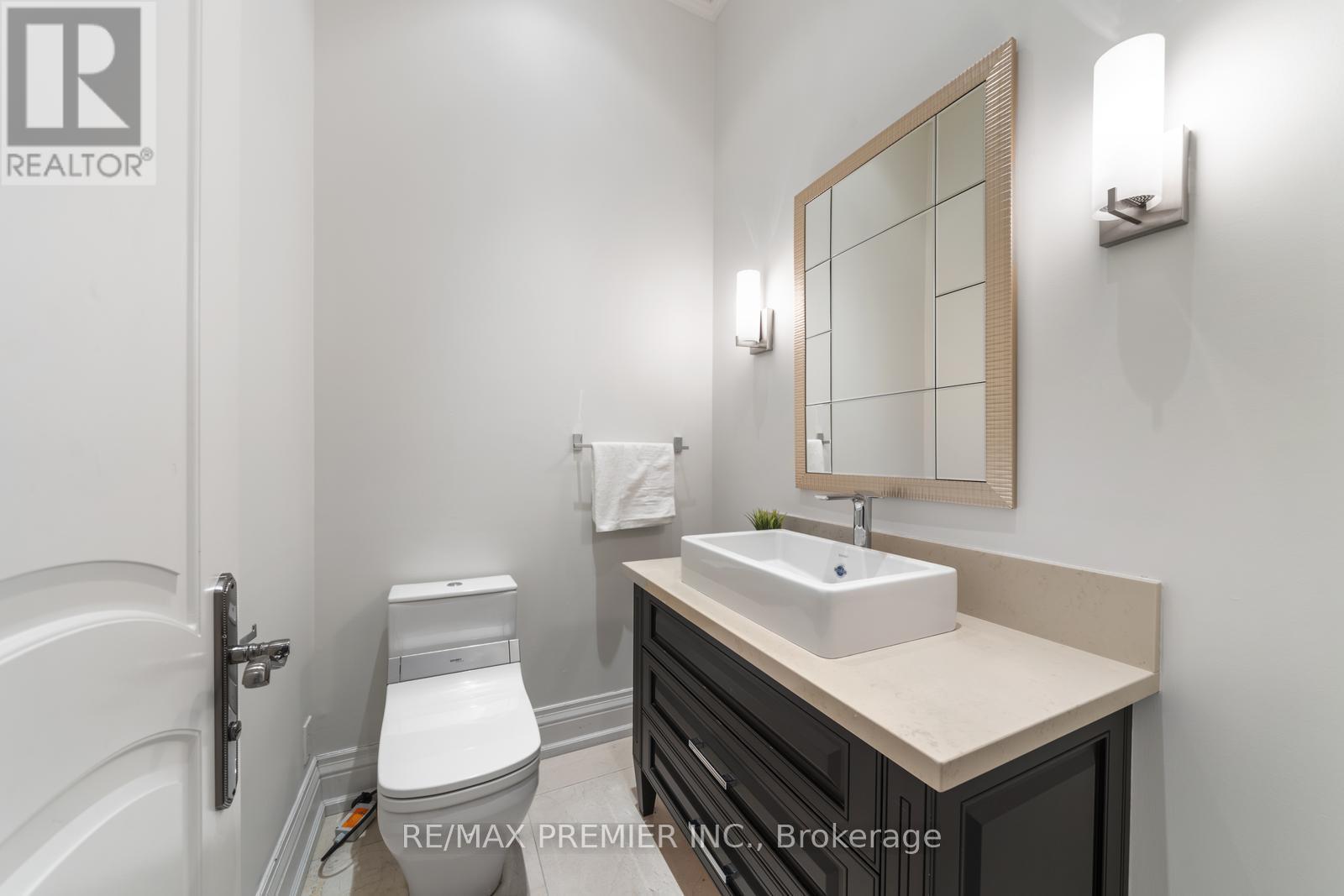 Photo 34 of 117 Upper Canada Drive, Toronto ON
