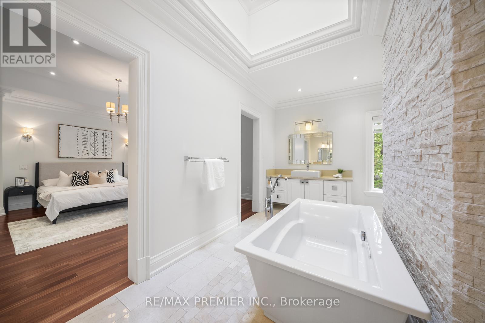 Photo 36 of 117 Upper Canada Drive, Toronto ON