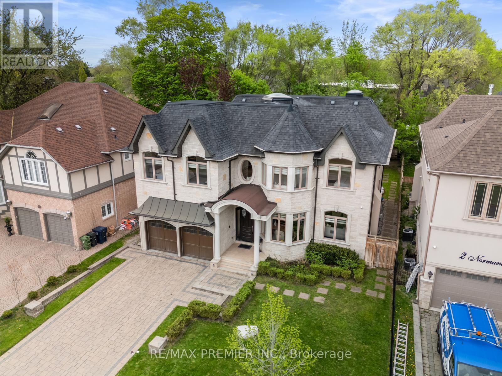 Photo 40 of 117 Upper Canada Drive, Toronto ON