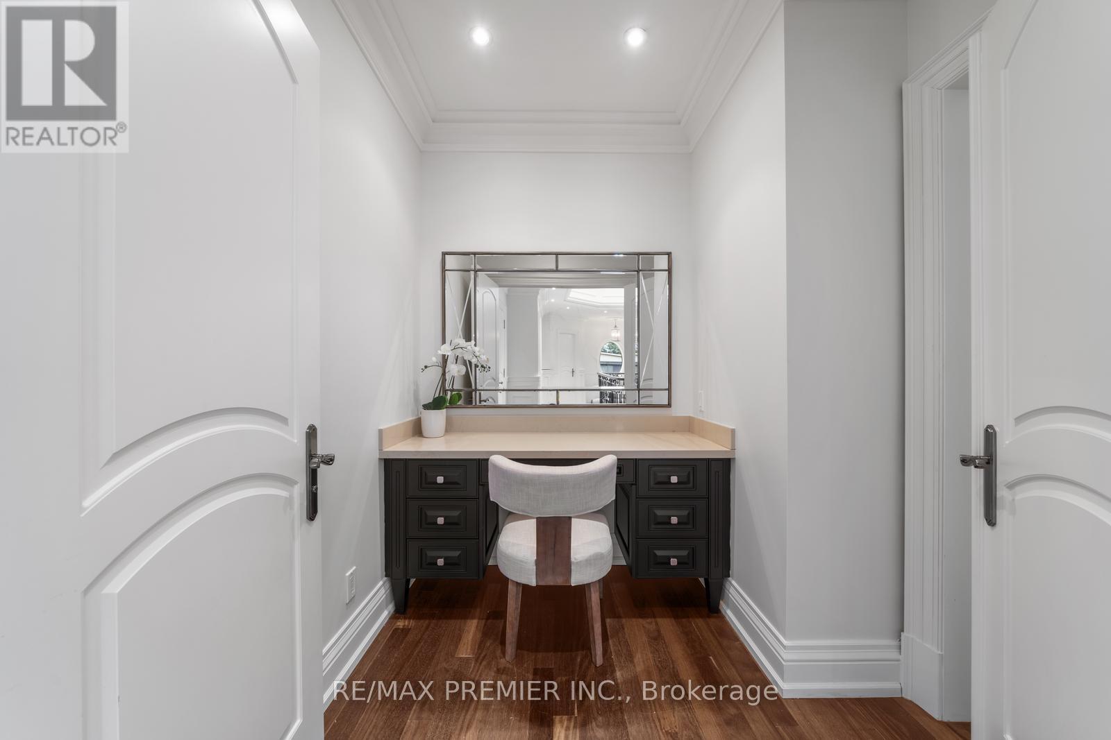 Photo 38 of 117 Upper Canada Drive, Toronto ON