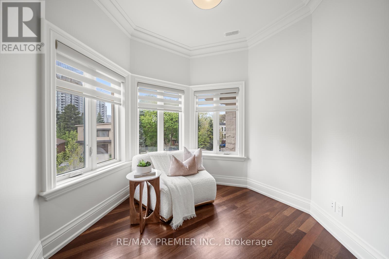 Photo 2 of 117 Upper Canada Drive, Toronto ON