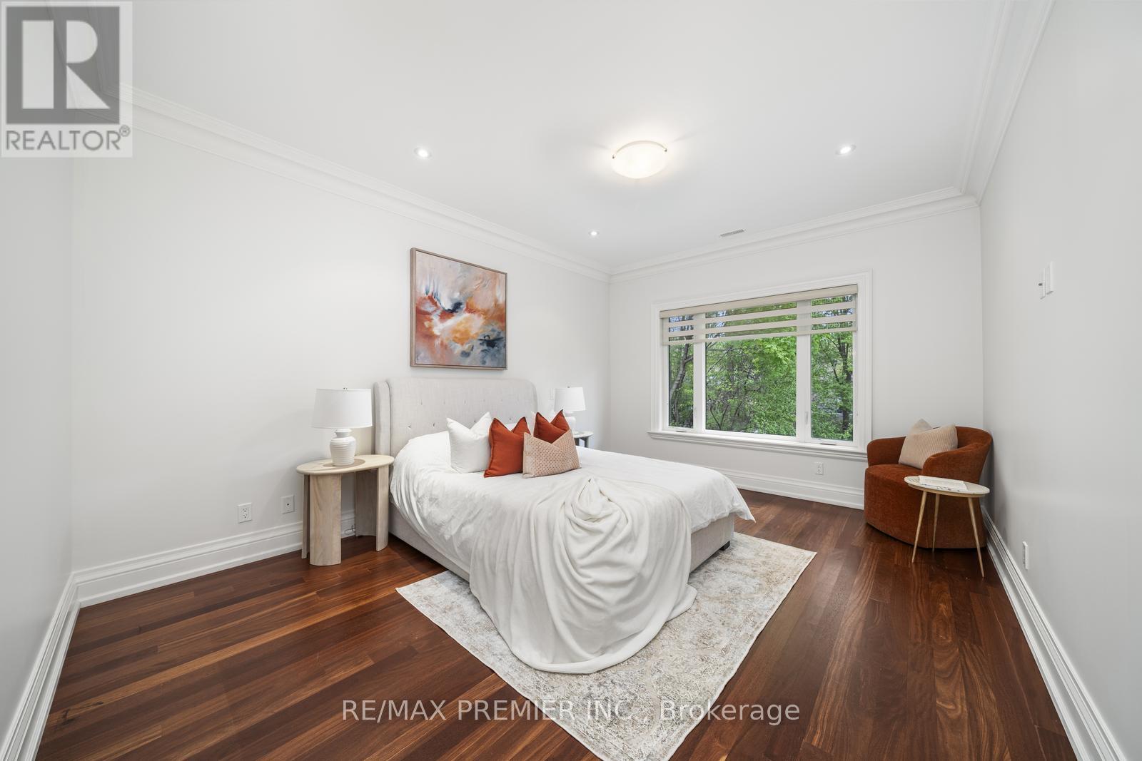 Photo 22 of 117 Upper Canada Drive, Toronto ON