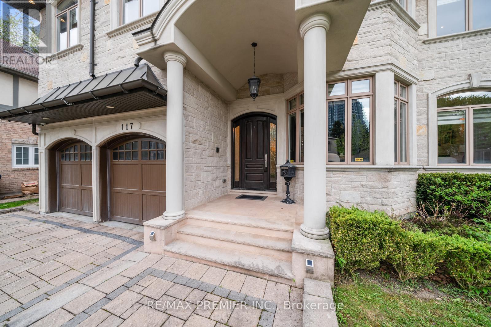 Photo 21 of 117 Upper Canada Drive, Toronto ON