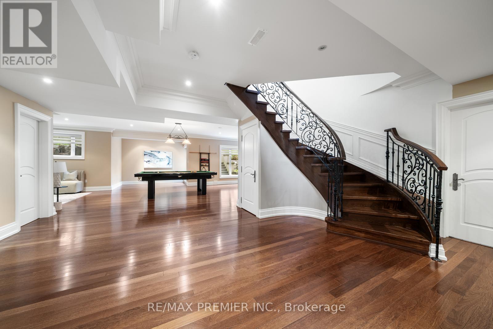 Photo 6 of 117 Upper Canada Drive, Toronto ON