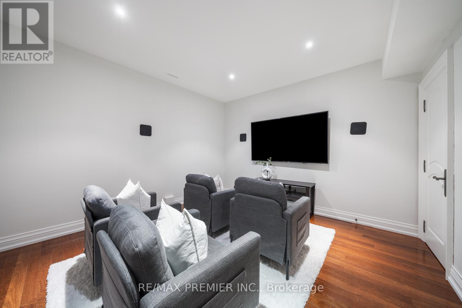 Photo 19 of 117 Upper Canada Drive, Toronto ON