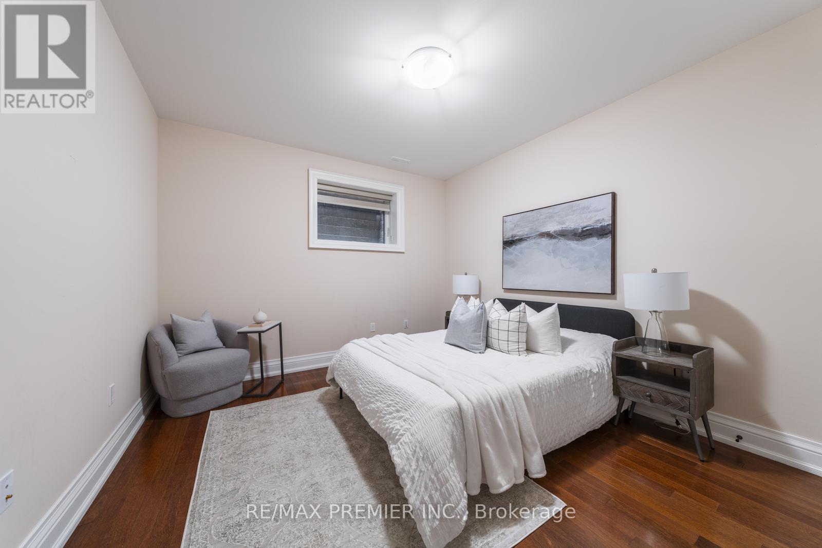 Photo 37 of 117 Upper Canada Drive, Toronto ON
