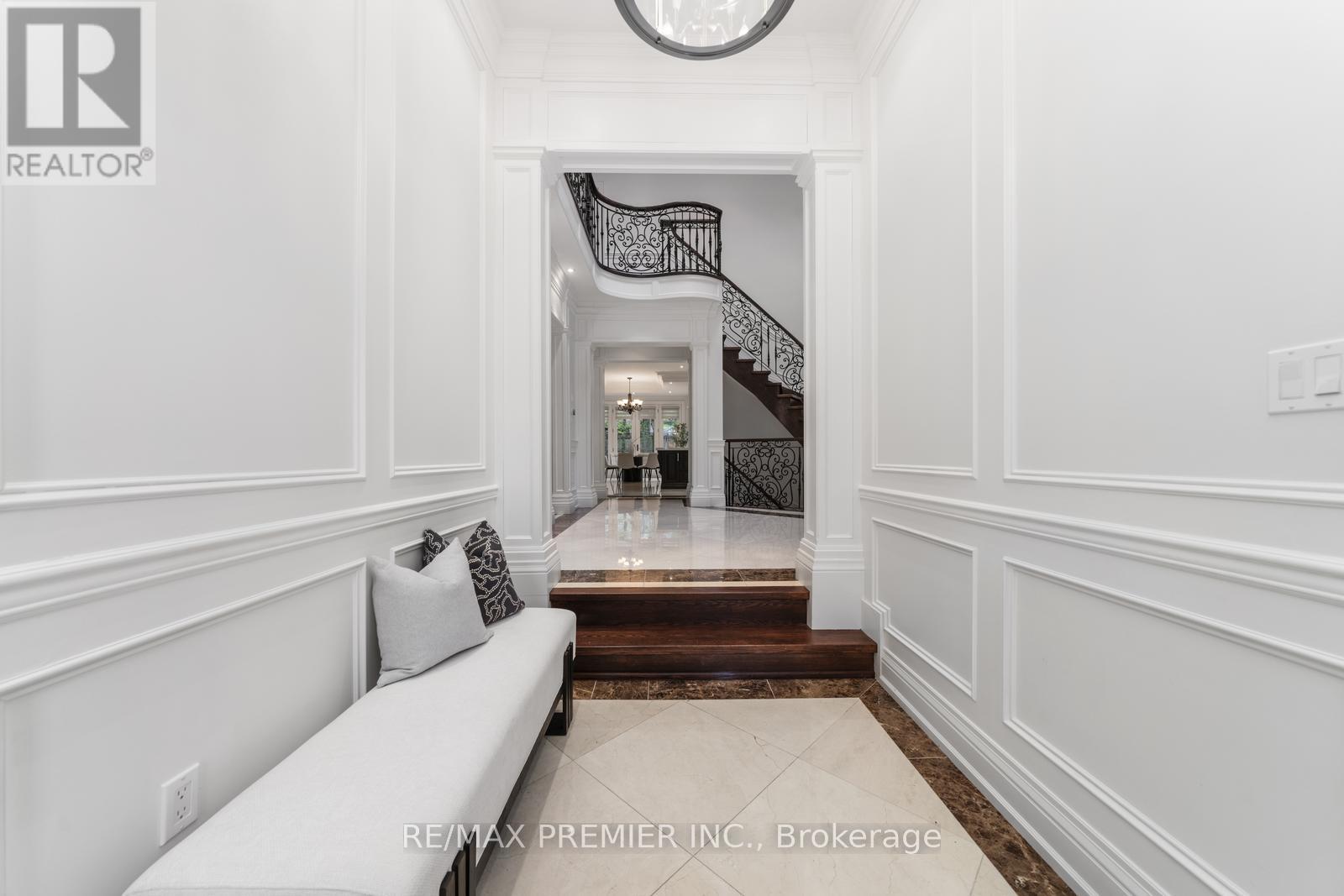 Photo 10 of 117 Upper Canada Drive, Toronto ON