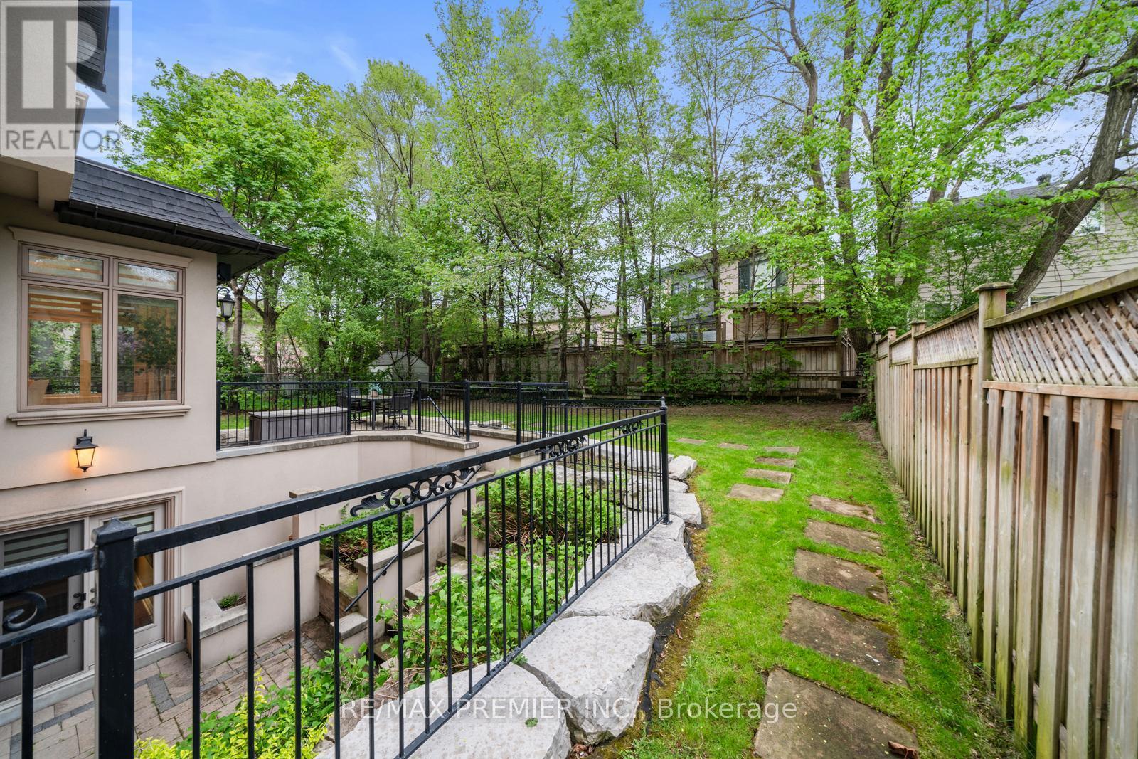 Photo 24 of 117 Upper Canada Drive, Toronto ON