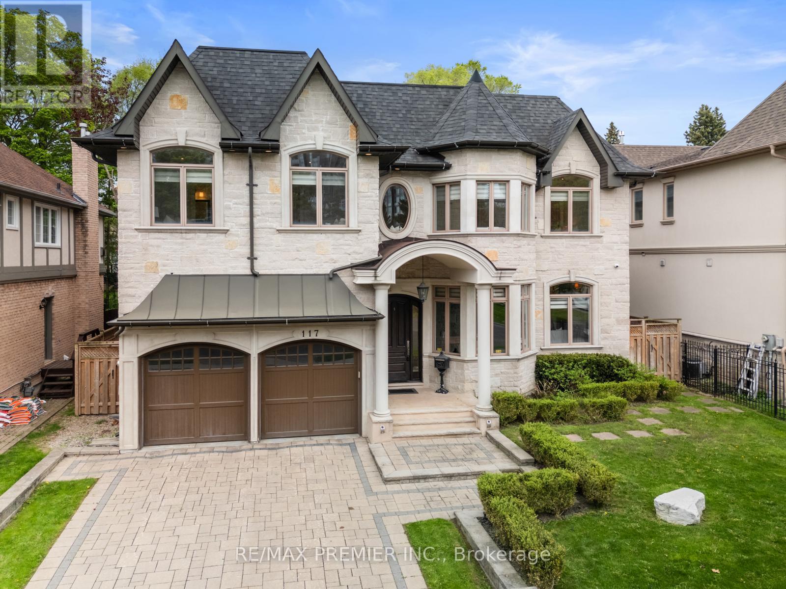 Photo 25 of 117 Upper Canada Drive, Toronto ON