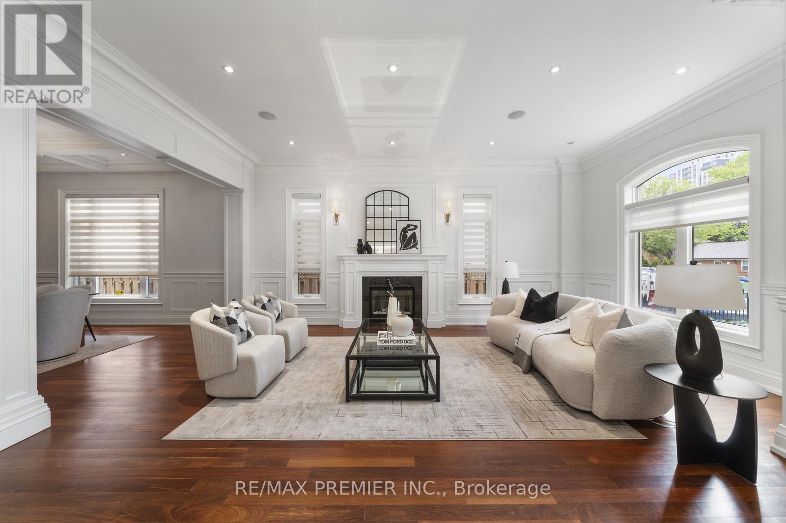 Photo 5 of 117 Upper Canada Drive, Toronto ON