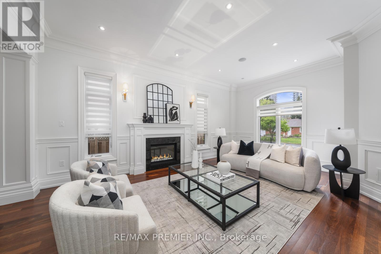 Photo 17 of 117 Upper Canada Drive, Toronto ON