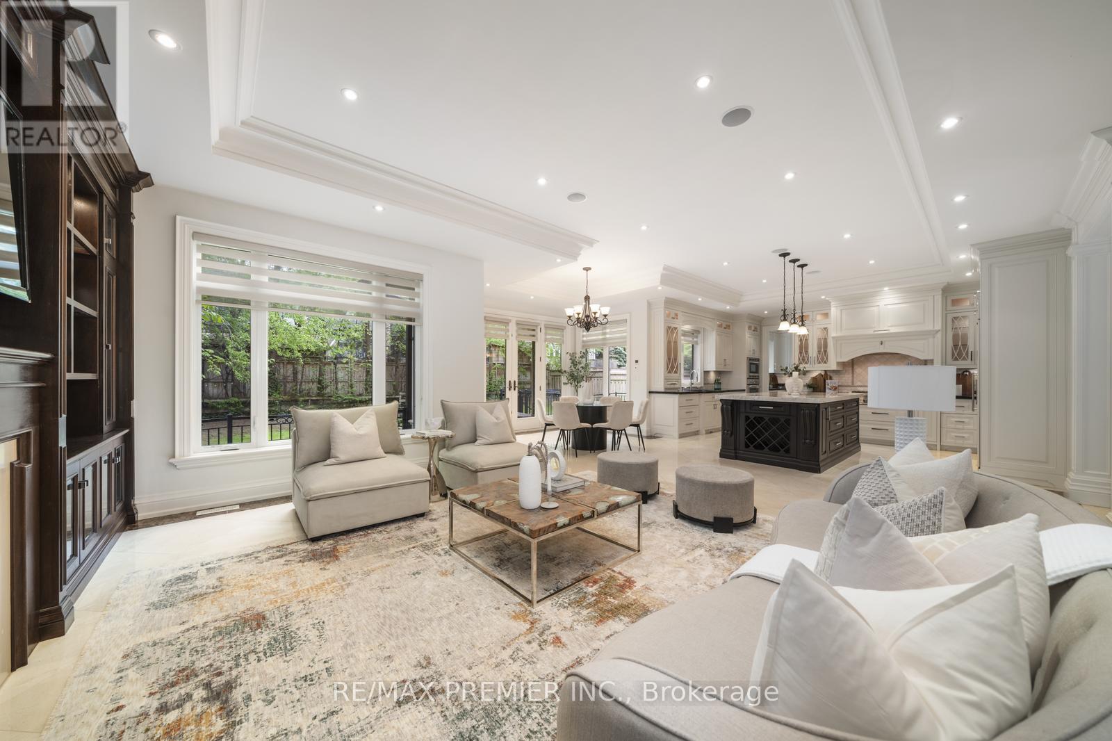 Photo 4 of 117 Upper Canada Drive, Toronto ON