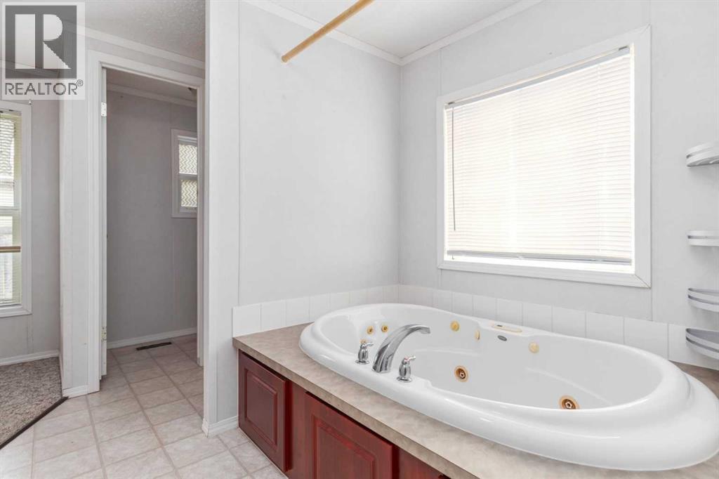 Photo 12 of 305 Ash Way, Fort Mcmurray AB