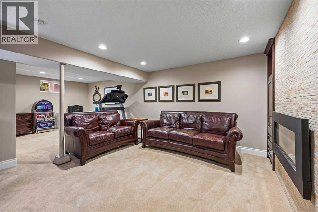 Photo 17 of 15 Wilshire Place Sw, Calgary AB